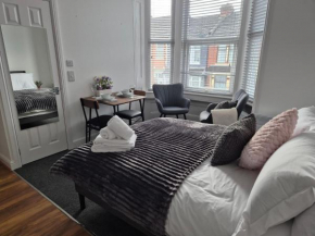 #4 Studio Portsmouth Apartment